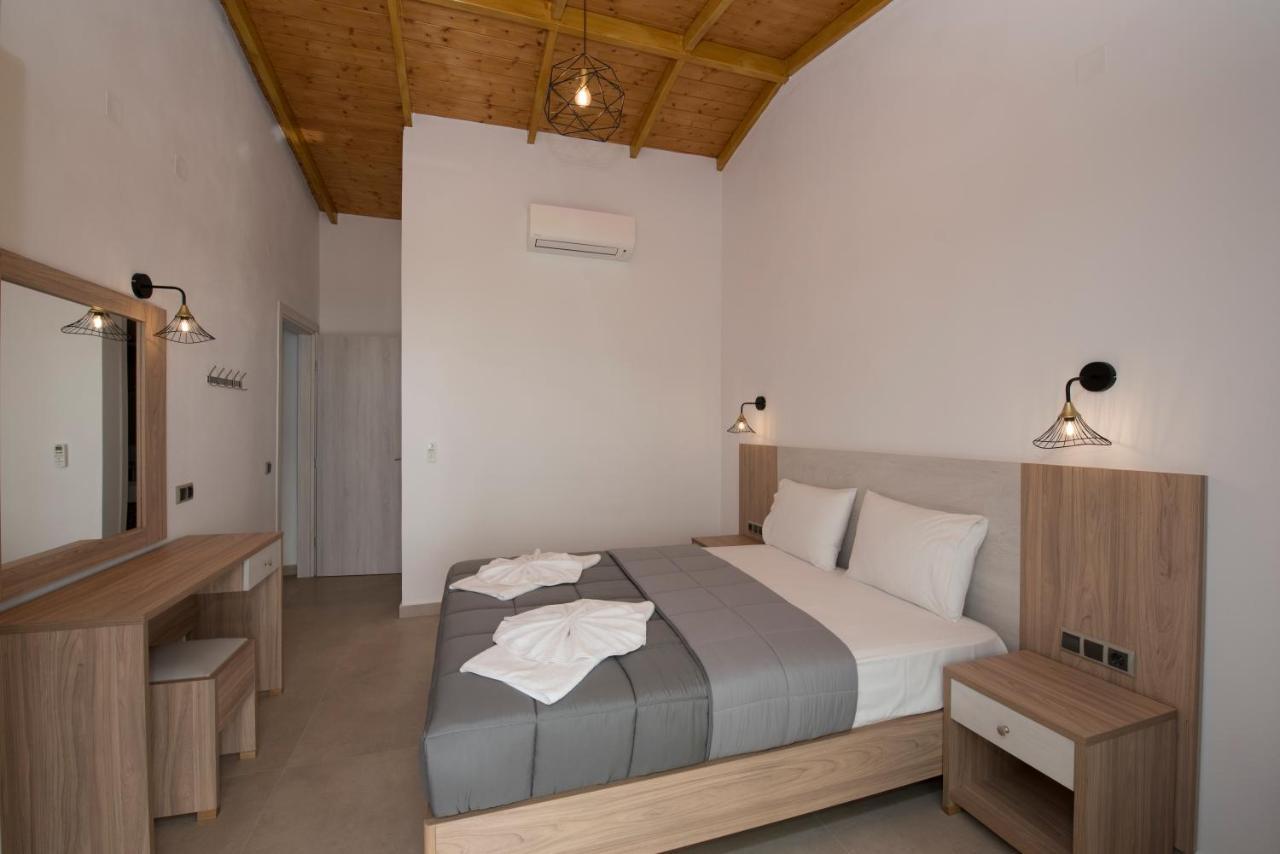 Amousso Bay Villas Marantochori Exterior photo