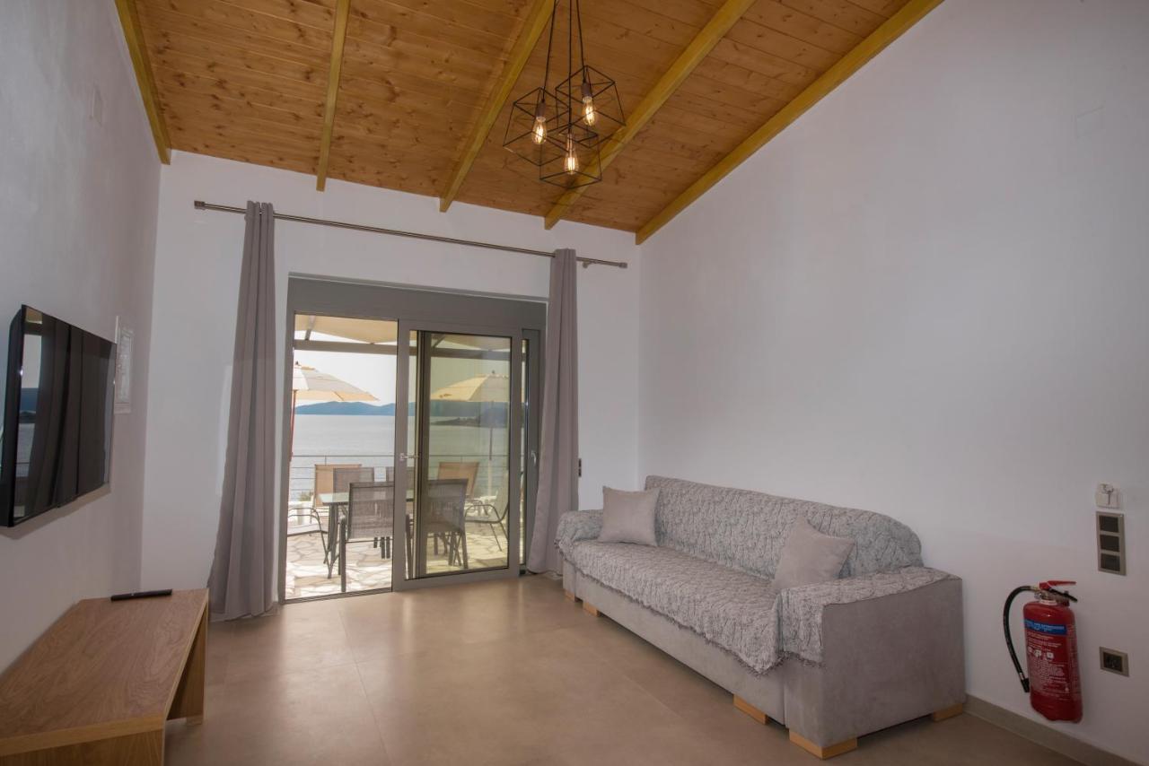 Amousso Bay Villas Marantochori Exterior photo