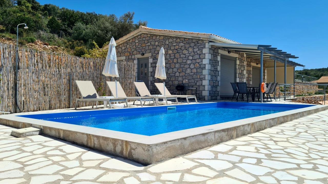 Amousso Bay Villas Marantochori Exterior photo
